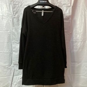 Zenana Outfitters women’s L black sweater